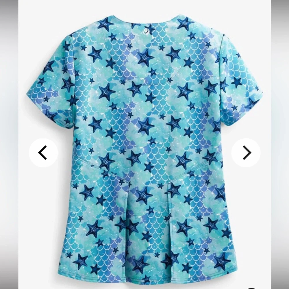 Disney Ocean Dream Ariel Women's 3-Pocket V-Neck Print Scrub Top Little mermaid - Picture 2 of 5